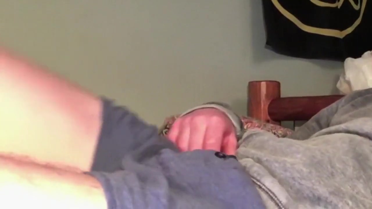 She makes me milk my cock! (Raysahardcore from chaturbate)
