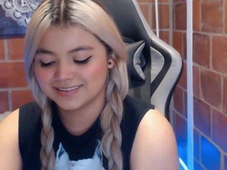 ScarlettHudsson nude on adult Live Sex Chat Room