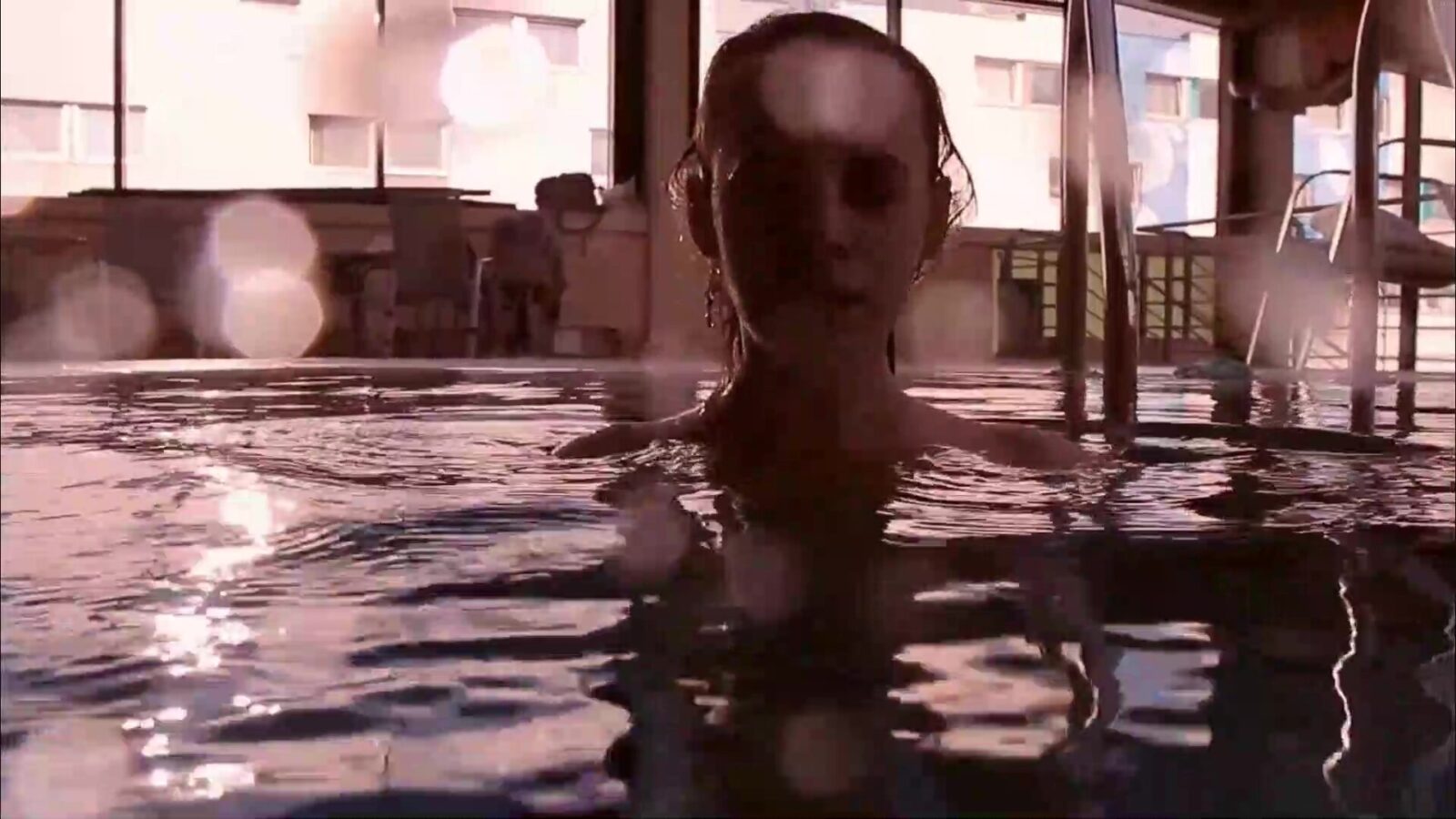 Elsa en la piscina estrenando temporada