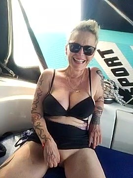 GermanMilf nude strip on cam for live sex chat