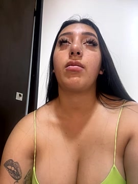 Hannahoff nude strip on cam for live sex chat