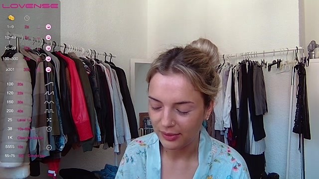 LexyGold nude strip on cam for live sex chat