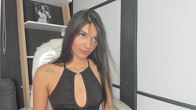 MiaQueen1_ nude strip on cam for live sex chat