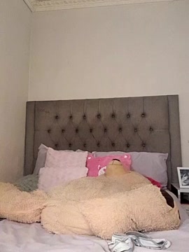 Yung-Missy nude strip on cam for live sex chat