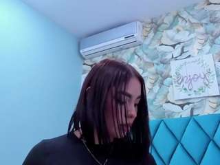 CarolineeGarciaa nude on adult Live Sex Chat Room