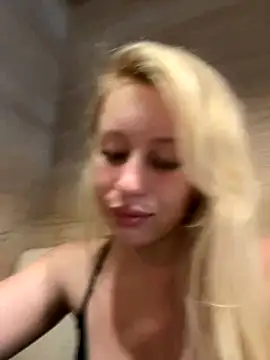 EmmyMood nude strip on cam for live sex chat