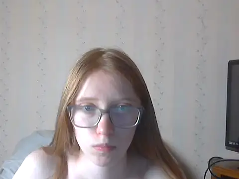 LustfulSarah nude strip on cam for live sex chat
