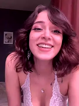 SexyyFoxyy nude strip on cam for live sex chat