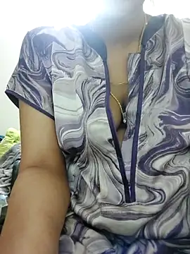 SkilfulLadybird nude strip on cam for live sex chat