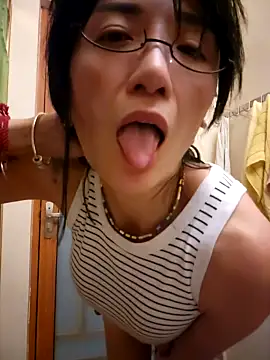 Skinnychinamilf nude strip on cam for live sex chat
