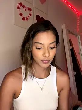 Rossy_cute nude strip on cam for live sex chat
