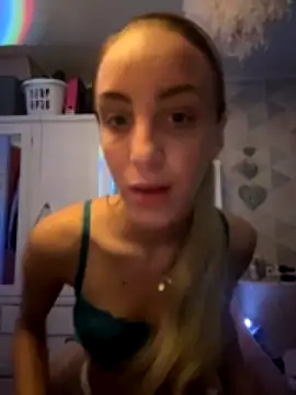 BabyMellisa nude strip on cam for live sex chat