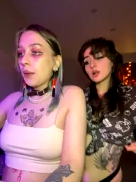 Dooubletroublee nude strip on cam for live sex chat