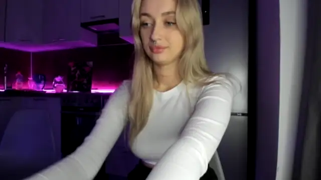Kiss_me_hard_ nude strip on cam for live sex chat