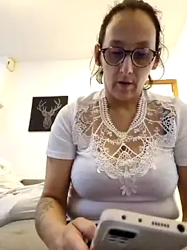 Lady16 nude strip on cam for live sex chat