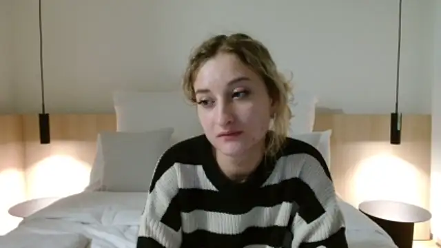 MileySummer nude strip on cam for live sex chat