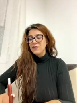 NadiraNoor nude strip on cam for live sex chat