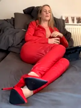 LadyTrinity naked strip on webcam for live sex chat