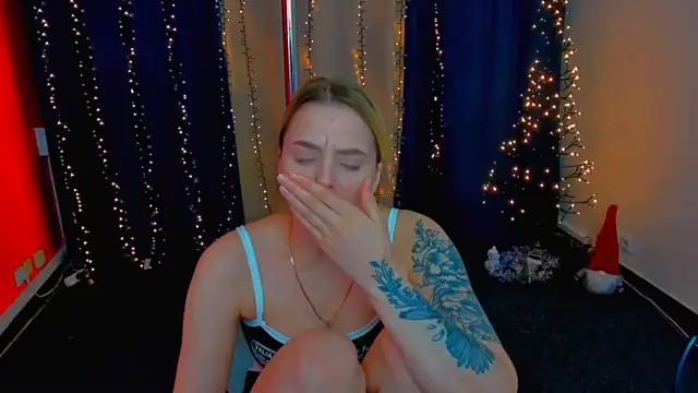 Alicia-Luv naked strip on webcam for live sex chat
