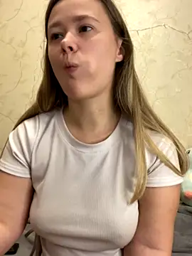 CaramelleLady naked strip on webcam for live sex chat