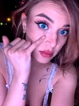 FoxyySexyy naked strip on webcam for live sex chat
