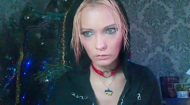 WildMissNiks naked strip on webcam for live sex chat