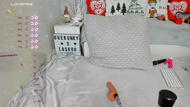 KVerunce naked strip on webcam for live sex chat