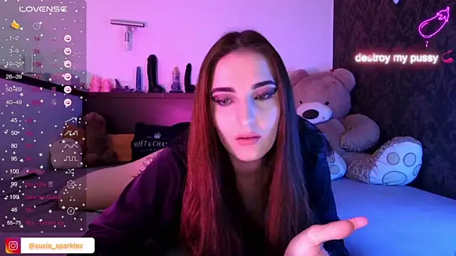 Suzie_Sparklez naked strip on webcam for live sex chat