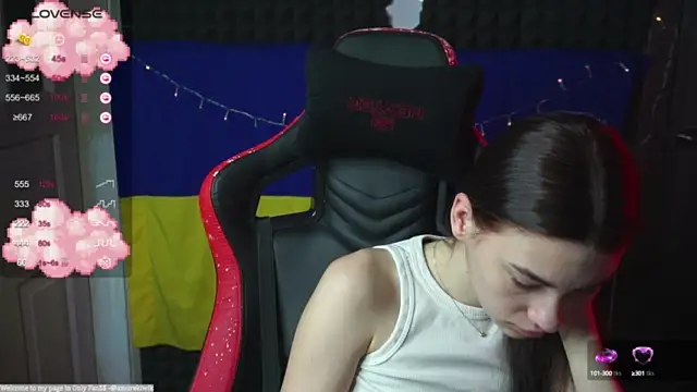 AmoreKiwik naked strip on webcam for live sex chat