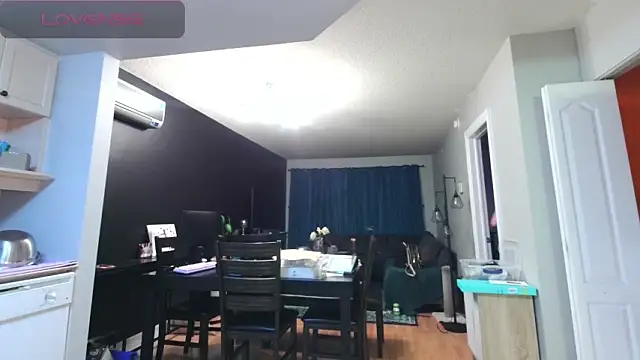 HickeyXo naked strip on webcam for live sex chat