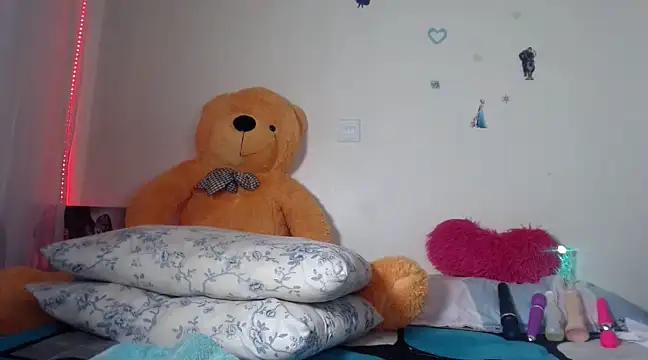 TeenieReeny naked strip on webcam for live sex chat