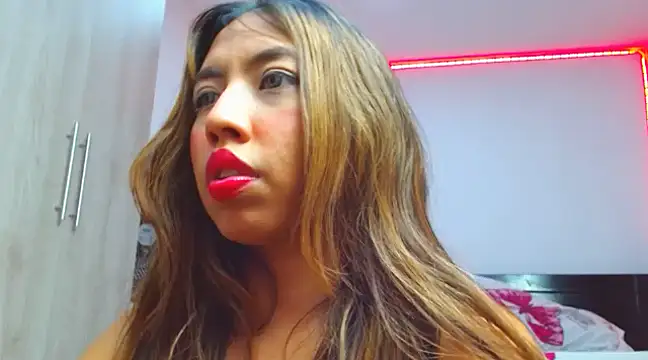Leah-roosee naked strip on webcam for live sex chat
