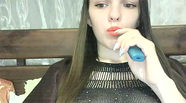 Lisa_Lenore naked strip on webcam for live sex chat