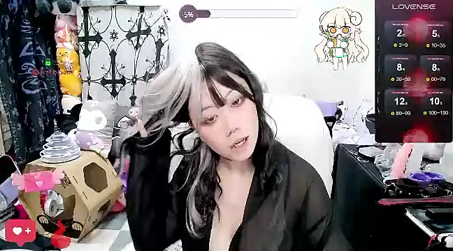 CryKuro_ naked strip on webcam for live sex chat
