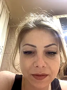 EmilyGaultier naked strip on webcam for live sex chat