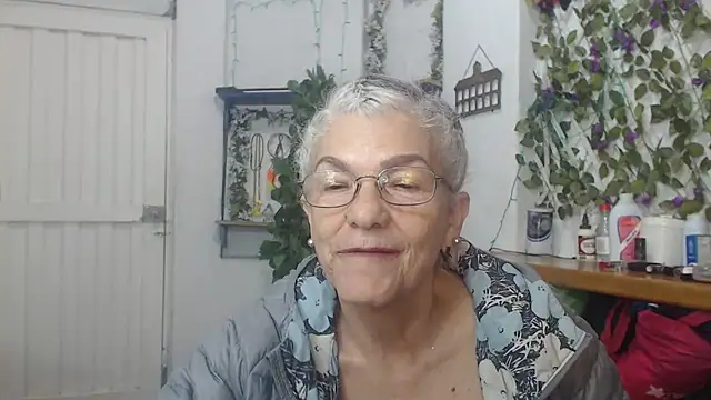 FunnyGrandma naked strip on webcam for live sex chat