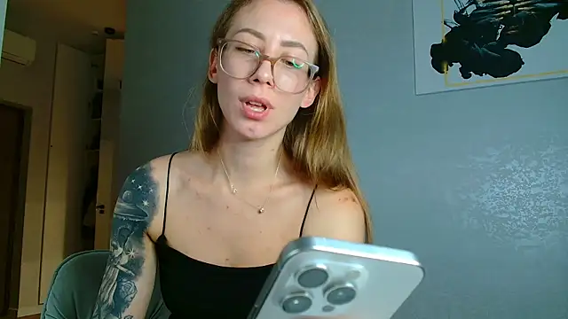 Hi_IamNika naked strip on webcam for live sex chat