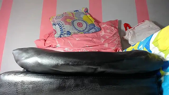Sweetvanessa24 naked strip on webcam for live sex chat