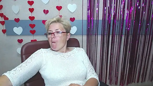 LadyBossZoya naked strip on webcam for live sex chat