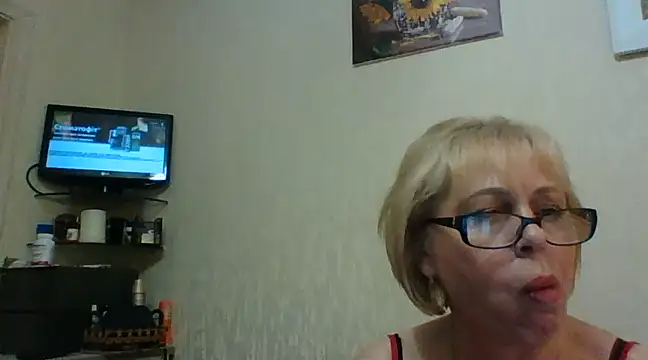 SuzanneVanillaBaby naked strip on webcam for live sex chat