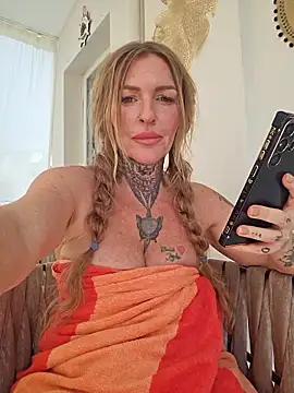 YourMommyBlair naked strip on webcam for live sex chat