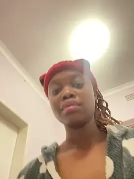 QueenTee23 naked strip on webcam for live sex chat
