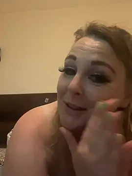 Laceygreen naked strip on webcam for live sex chat