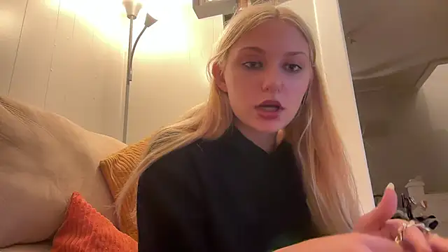 Trixibby19 naked strip on webcam for live sex chat