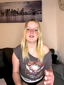 DieBlondeHannah naked strip on webcam for live sex chat