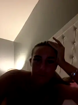 EllieMaeBaby naked strip on webcam for live sex chat