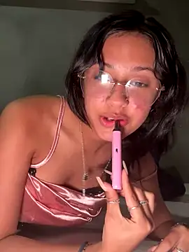 Lynn9000 naked strip on webcam for live sex chat