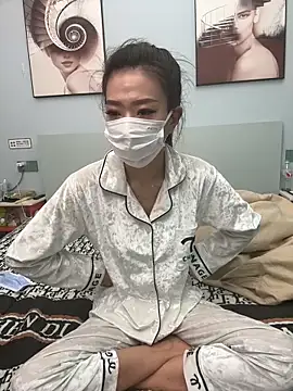 Yueyue52121 naked strip on webcam for live sex chat