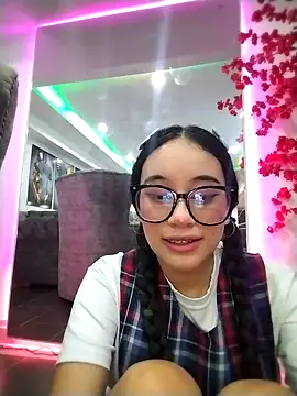 L0lita_emi naked strip on webcam for live sex chat