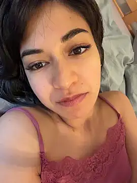 BitchyBratxxx naked strip on webcam for live sex chat